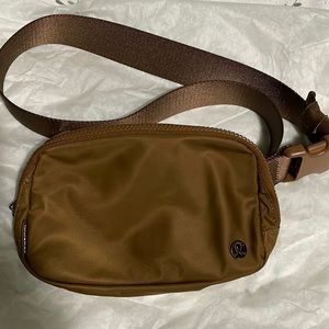 Lululemon everywhere belt bag